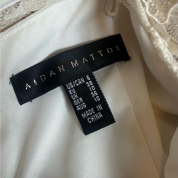 Cream lace evening dress - Picture 6 of 8